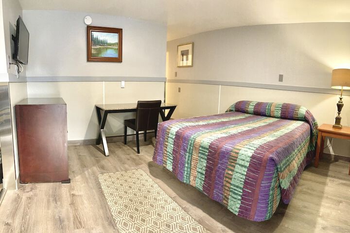 Room 6 of 9