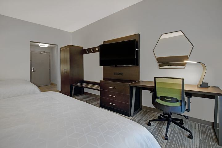 Room 27 of 50
