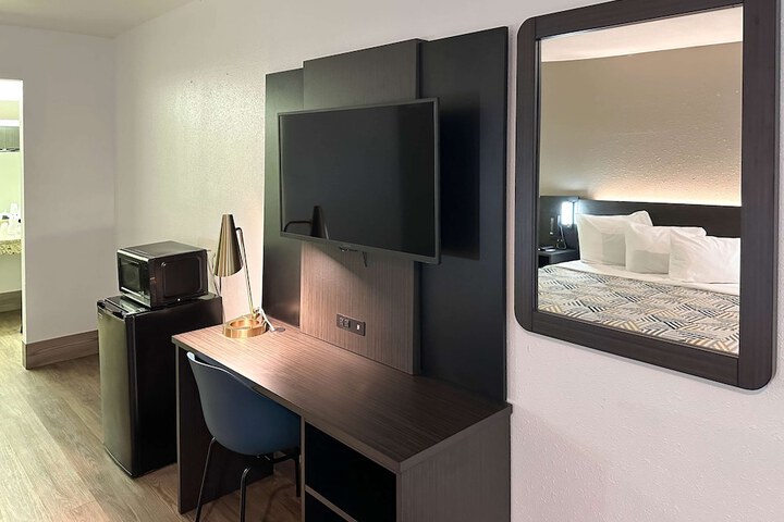 Room 37 of 50