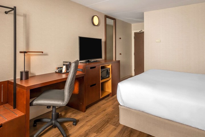 Room 32 of 87