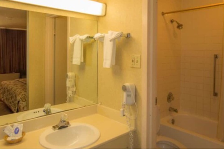 Room 14 of 27