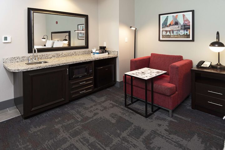 Hampton Inn & Suites Raleigh Downtown