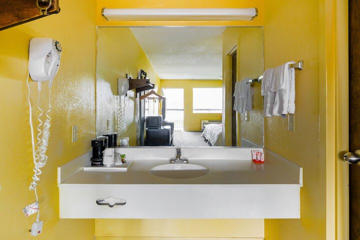 Room 7 of 24