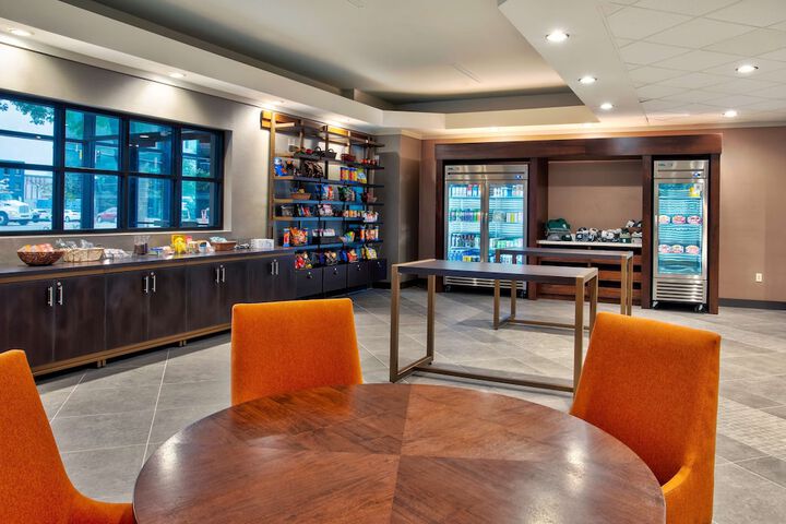 DoubleTree by Hilton Lansing