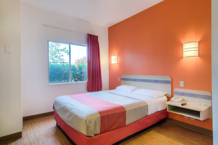 Room 21 of 32