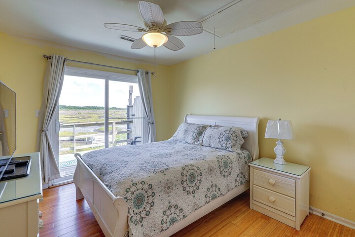 North Topsail Beach Townhome: Walk to the Beach!