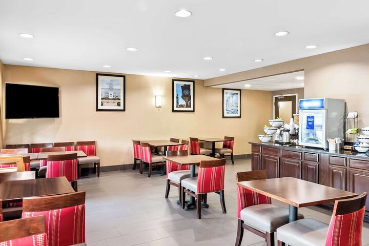 Comfort Inn & Suites Heath - Newark South