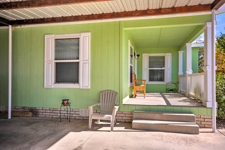 Peaceful Portales Escape w / Patio & Grill!