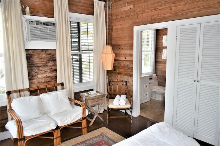 Room 208 of 259