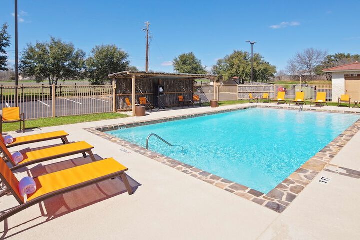 Pool 5 of 25