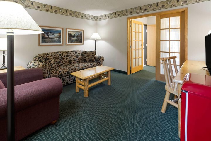 Shell Lake Lodge a Travelodge by Wyndham