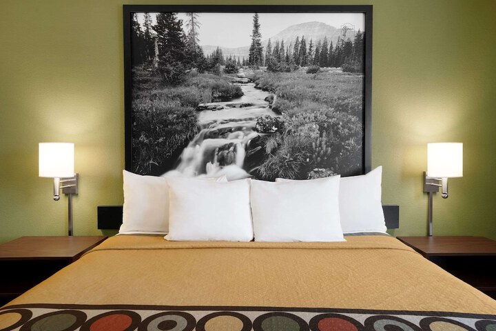 Super 8 by Wyndham S Jordan / Sandy/Slc Area