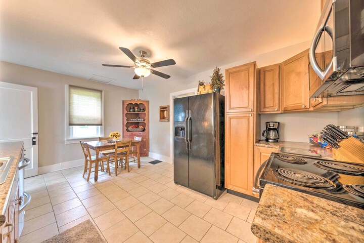 lucky Dawg Pet-friendly Abode Near St. Louis!