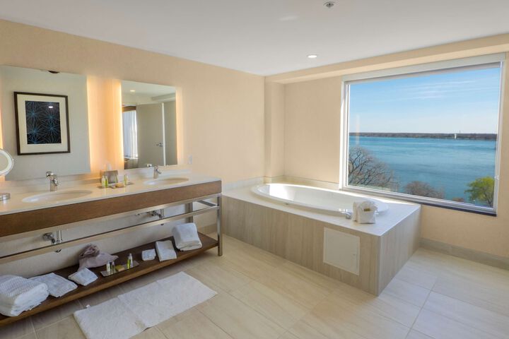 DoubleTree by Hilton Hotel Niagara Falls New York