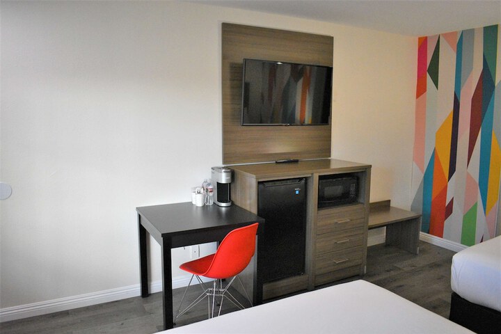 Room 13 of 25