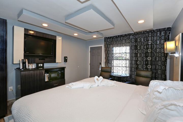 Room 33 of 41