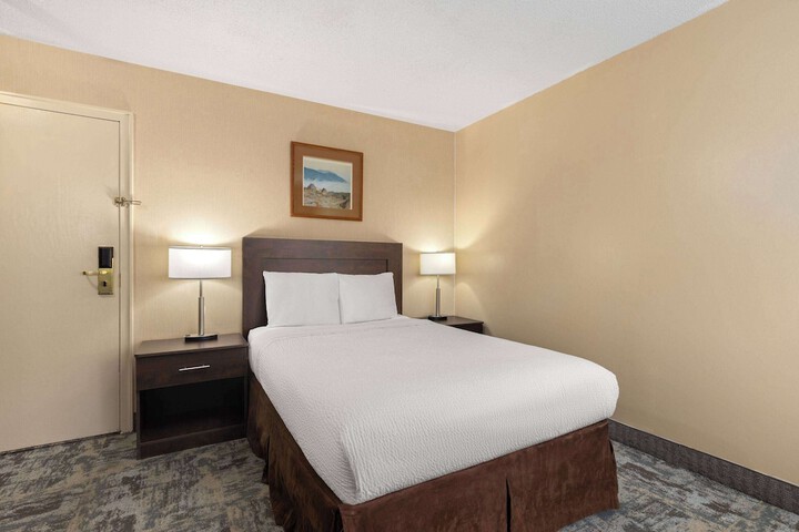 Room 21 of 34