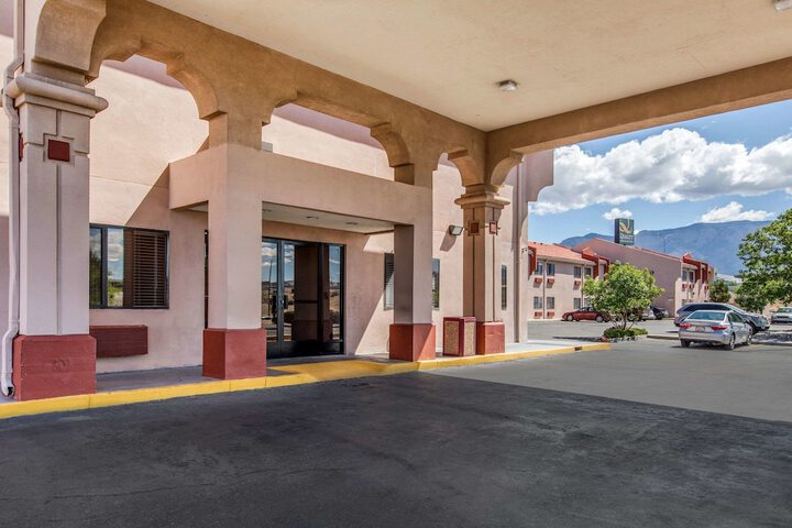Hotel 4 of 36
