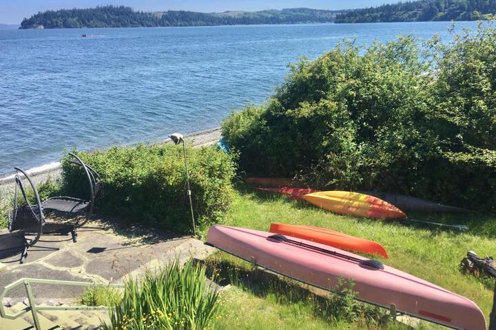 Puget Sound Chic Romantic Cottage with Private Beach Access & Gated Entry