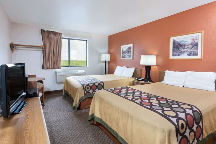 Room 6 of 15