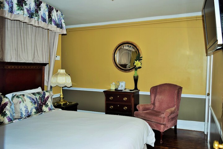 Room 27 of 51