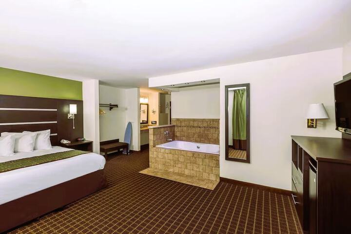 Room 7 of 18