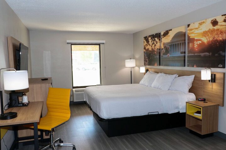 Room 8 of 30