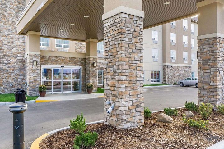 Comfort Inn & Suites Edmonton International Airport