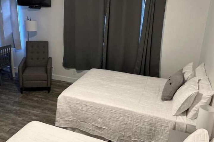 Room 28 of 65
