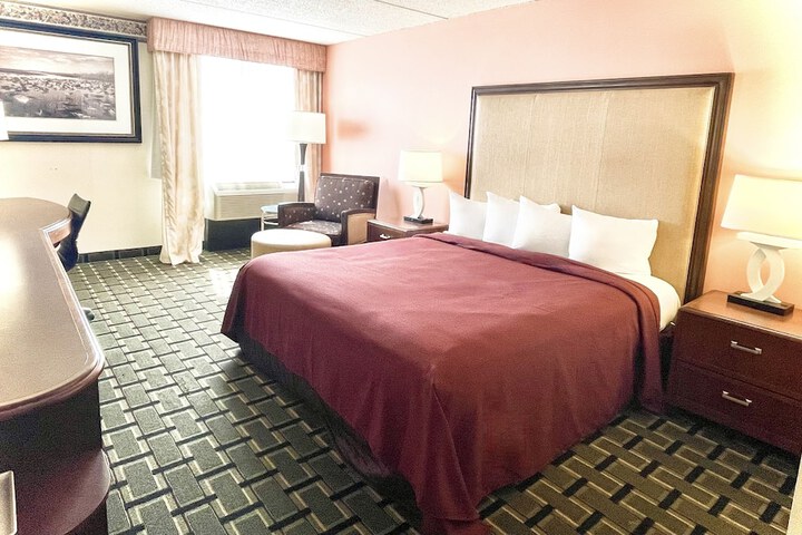 Room 4 of 10