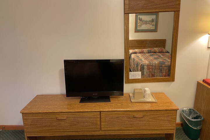 Room 13 of 32