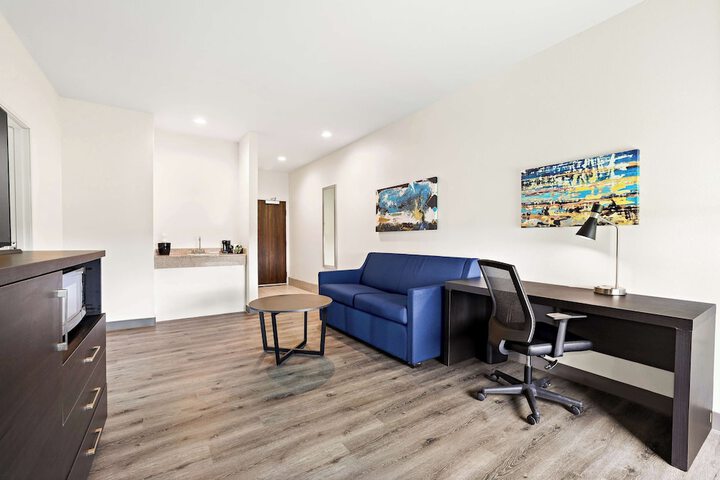 Room 15 of 32