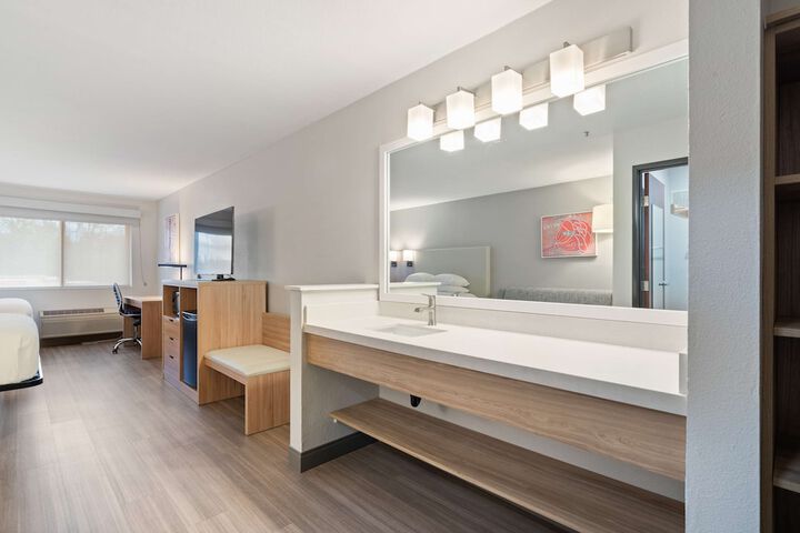 Best Western Lake Oswego / Portland Hotel & Suites