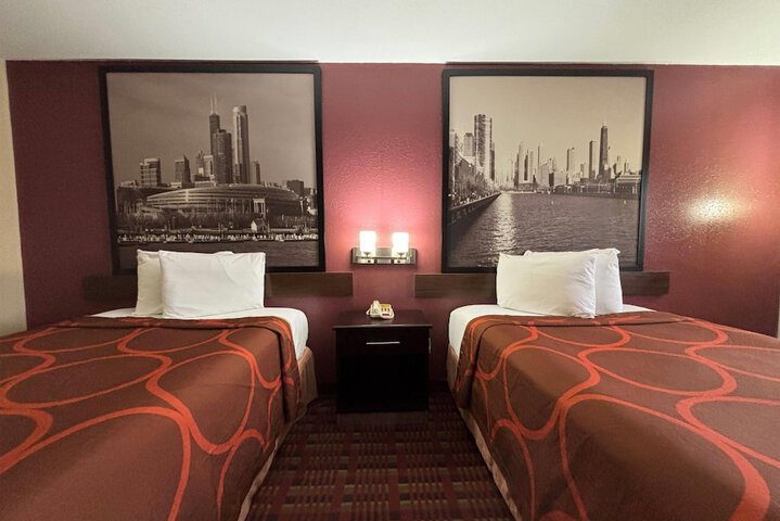 Super 8 by Wyndham Paris IL
