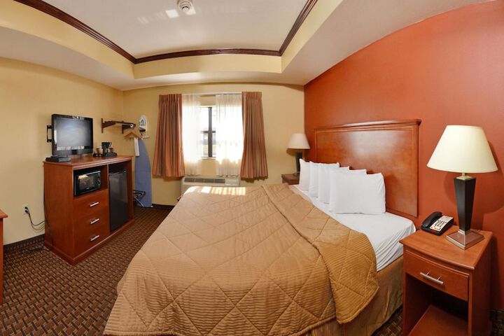 Room 8 of 28