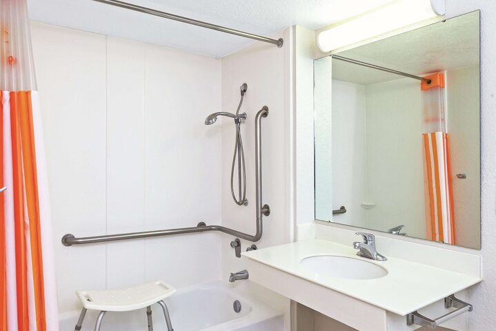 Room 15 of 25