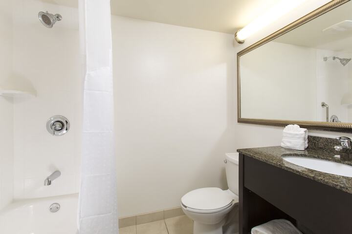 Room 43 of 100