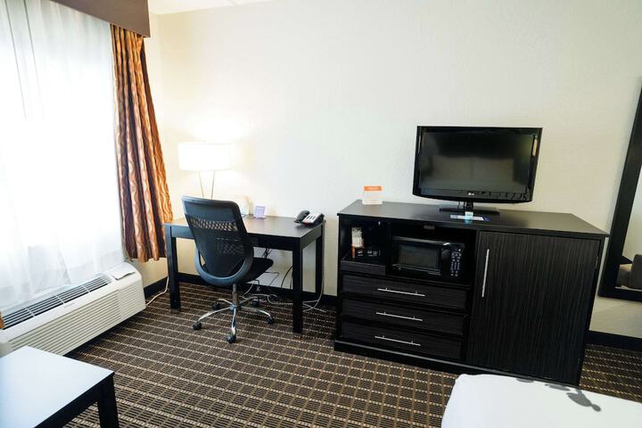 Room 65 of 142