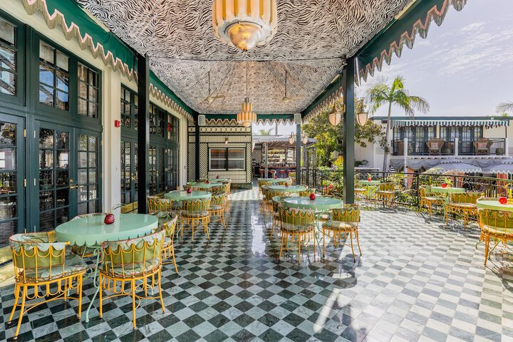 Lafayette Hotel & Club