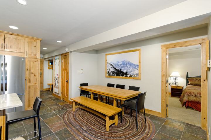 The Crestwood Condominiums