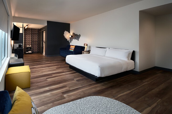 Room 13 of 43