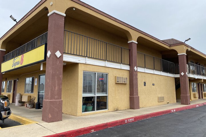 Super 8 by Wyndham Midwest City OK