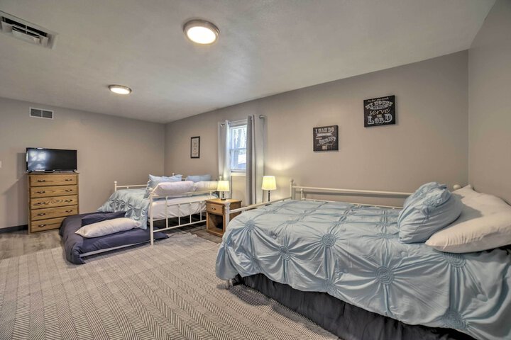 Near Mines & Meadows: Spacious Home w / Game Room
