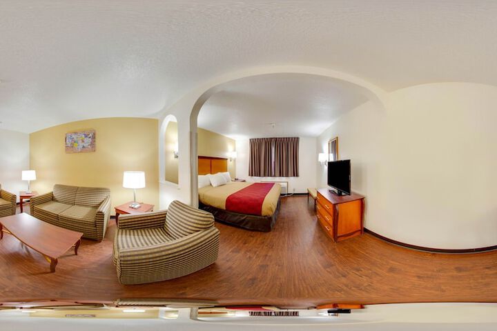 Room 11 of 32