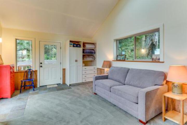 The Cabin at Oak Bay