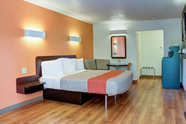 Room 20 of 33