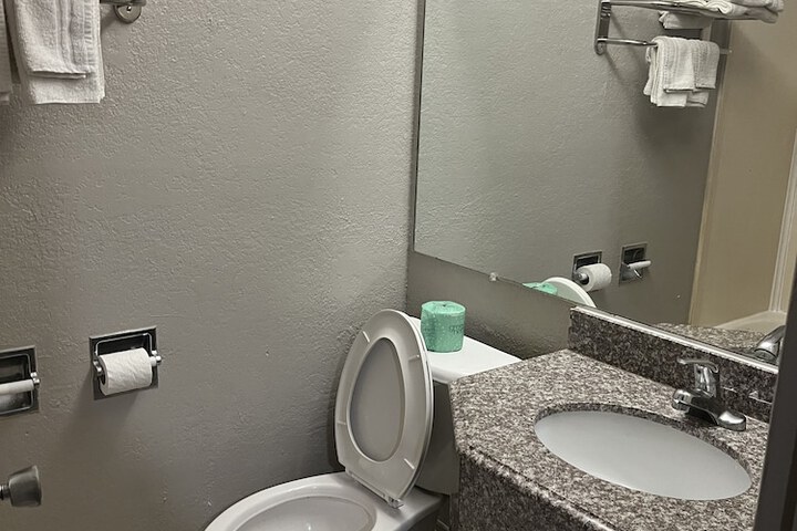 Room 8 of 16