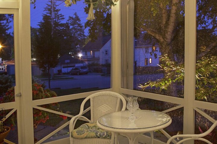 Honeybee Inn Bed & Breakfast