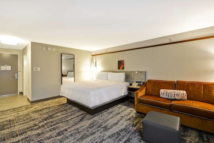 Room 15 of 48
