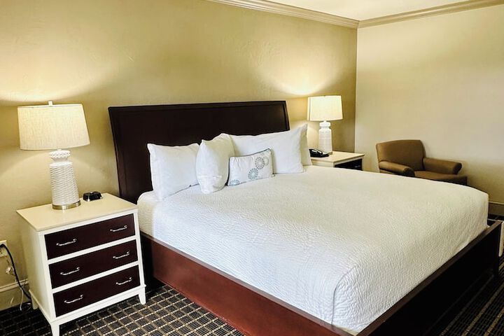 Room 34 of 85